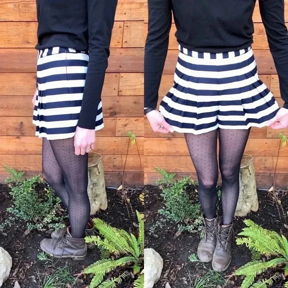 Everly Pleated High Waisted Shorts - Picture 2 of 7